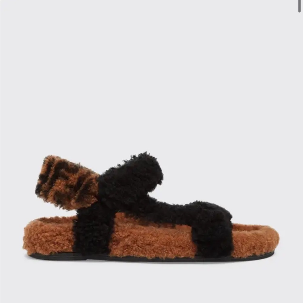 Fendi cozy sandals in dyed sheep shearling.